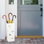 Porte-parapluie design de la collection [Collection], organisé avec des parapluies colorés, idéal pour une entrée moderne et fonctionnelle.