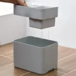 Porte parapluie en plastique moderne avec drainage en deux parties, pratique et élégant, idéal pour garder les sols secs.