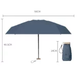 Petit parapluie bleu foncé, léger et compact, diamètre 90 cm, hauteur 48,5 cm, housse de rangement incluse, idéal à emporter.