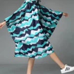 Poncho femme avec capuche, motif zigzag bleu et vert, imperméable, moderne et pratique, tendance [Collection], [Collection], [Collection]