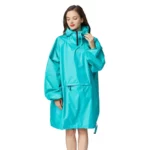 Poncho femme manches longues bleu turquoise, élégant et imperméable, parfait pour affronter la pluie avec style et confort.