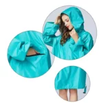 Poncho femme manches longues, élégant et moderne, parfait pour toutes saisons. Tendance, confort et style réunis dans une pièce unique.