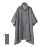 Poncho homme gris avec capuche, col montant, poche avant, imperméable, pratique avec sac de rangement, idéal pour toutes saisons.