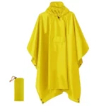 Poncho homme durable avec capuche, couleur jaune vif, pratique et imperméable, idéal pour affronter la pluie avec style.