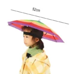 Enfant avec chapeau parapluie rayé 52 cm, coloré et pratique, fixé sur casquette, parfait contre la pluie.