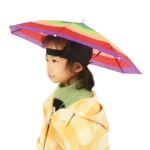 Chapeau parapluie enfant coloré, pratique et ludique, parfait pour protéger les petits de la pluie avec style et originalité.