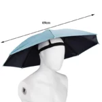 Chapeau parapluie bleu et noir de 69 cm, porté par un mannequin, parfait pour se protéger élégamment de la pluie.