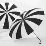 Grand parapluie rétro à rayures noir et blanc, poignée courbée, élégant et intemporel, idéal pour compléter votre collection.