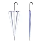 Grand parapluie rétro : un modèle chic blanc déplié et un parapluie plié au design rayé bleu et blanc, style élégant.