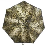 Parapluie automatique en dentelle chic, motif léopard élégant, accessoire stylé et pratique pour une protection contre la pluie.