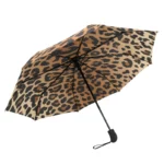 Parapluie automatique léopard élégant, armature noire, ouvert pour une protection chic contre la pluie, parfait pour le style.