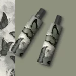 Parapluie pliant automatique avec motif de papillons noirs et gris, accessoire chic et pratique pour affronter la pluie avec style.