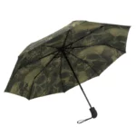 Parapluie automatique solide avec motifs de crânes, fond olive – design stylé et robuste pour une protection optimale sous la pluie.