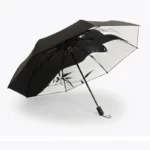 Parapluie chat noir élégant avec toile noire transparente, motifs bambou, alliant style et protection contre la pluie.