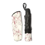 Parapluie femme pliable noir élégant avec motifs floraux rouges, compact et pratique, idéal pour toutes vos sorties.
