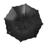 Parapluie pliable noir pour femme avec structure élégante et bords ondulés, parfait pour allier style et protection.