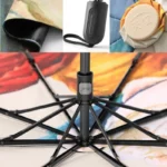 Parapluie femme tulipe ouvert, armature robuste, tissu coloré élégant et bouton de fermeture pratique sur le côté.