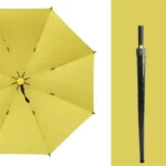Parapluie jaune ouvert élégant et résistant, idéal pour le golf, design pratique avec pied noir, parfait pour toutes conditions météo.
