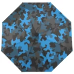 Parapluie homme camouflage bleu et noir, design élégant et robuste, idéal pour rester au sec tout en affirmant son style.