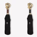 Parapluie homme élégant avec poignée tête de lion, design raffiné en tissu noir, accessoire chic pour un style sophistiqué.