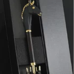 Parapluie homme luxe élégant, design raffiné, accessoire haut de gamme pour gentleman, parfait pour un style sophistiqué et moderne.