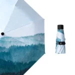 Parapluie imperméable pliable avec motif montagnes bleues et vertes, design élégant, compact et pratique avec étui.