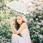 Magnifique petit parapluie blanc de mariage en dantelle.