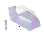 Parapluie pliable irisé avec housse, design élégant et unique, idéal pour une protection pratique et stylée contre la pluie.