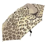 Parapluie original à motif léopard beige et marron, accessoire chic et tendance pour affronter la pluie avec style et élégance.