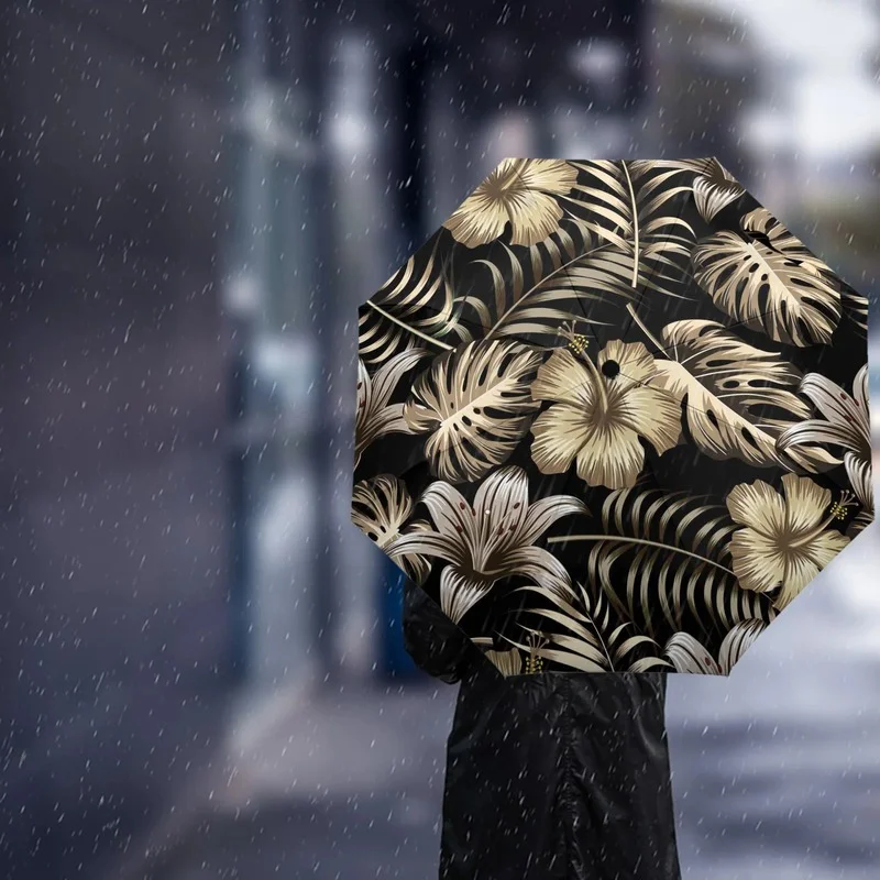 Parapluie pliant automatique à motifs floraux tropicaux, élégant et pratique, idéal pour un usage urbain par temps de pluie.