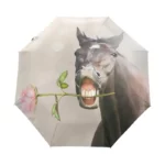 Parapluie pliant cheval avec illustration unique d’un cheval souriant tenant une rose, idéal pour allier style et protection pluie.