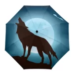 Parapluie pliant loup avec design nocturne, loup hurlant devant une pleine lune sur fond bleu - Élégance et protection.