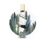 Parapluie robuste au design cactus, enroulé avec sangle noire, élégant accessoire mode, parfait sous la pluie ou en déco.