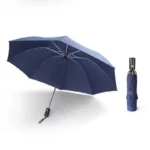 Parapluie tempête bleu marine ouvert avec lumières LED, poignée assortie, modèle fermé, design pratique et résistant au vent.