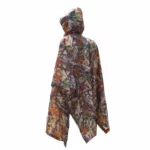 Poncho imperméable homme camouflage avec capuche, parfait pour l'aventure en nature et une protection efficace contre la pluie.
