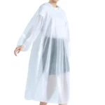 Poncho pluie de voyage 4 pièces - élégant et transparent, parfait pour se protéger de la pluie tout en restant stylée en déplacement.