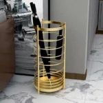 Porte-parapluie de luxe en or, design moderne, pratique et élégant, parfait pour organiser vos parapluies dans une entrée chic.