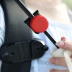 Zoom sur un porte parapluie sac à dos collection [Collection], poignée rouge ergonomique pour une ouverture rapide et pratique.