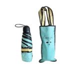 Mini parapluie de poche pliable, design moderne bleu et noir, compact et pratique avec housse assortie. Idéal contre la pluie.