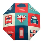Parapluie anglais coloré avec motifs londoniens : bus rouge, cabine téléphonique, taxi et cœur aux couleurs du Royaume-Uni.