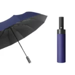 Parapluie anti retournement automatique, toile bleue et noire, compact et pratique, idéal par tous les temps.