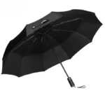 Parapluie anti-retournement chic noir, robuste et élégant, parfait pour un style raffiné sous la pluie.