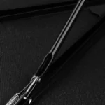 Parapluie anti-retournement chic noir, design élégant et robuste, idéal contre le vent, collection essentielle et intemporelle.