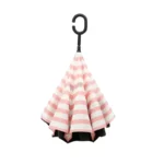 Parapluie inversé chic à rayures roses et blanches, design élégant, pratique et tendance pour compléter votre style.