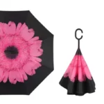 Parapluie inversé noir fleuri, motif rose élégant, accessoire pratique et tendance pour protection contre la pluie.