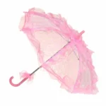 Parapluie mariage petit format rose en dentelle avec volants élégants, idéal pour ajouter charme et protection lors d'occasions spéciales.