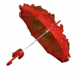 Parapluie mariage petit format rouge élégant avec bords froncés, structure en métal, idéal pour un style chic et une protection optimale.