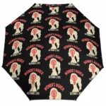Parapluie vintage unique avec motif Women's March, silhouettes de femmes et dates historiques sur fond noir, design original.