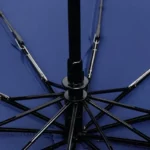 Parapluie tempête léger avec structure robuste, baleines noires et mât central, design moderne sur fond bleu, collection exclusive.
