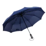 Parapluie tempête léger bleu marine, robuste et élégant, idéal pour affronter la pluie avec style et confort.